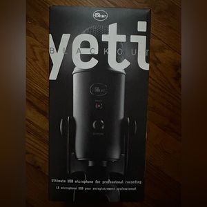 Yeti Blackout microphone 🎙️